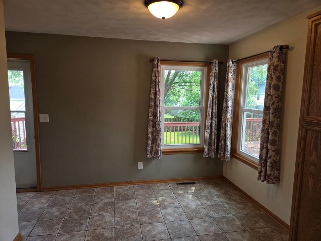 5563 Stockton Drive Rockford, IL 61109 - Photo 8 of 29 a view of an empty room and window