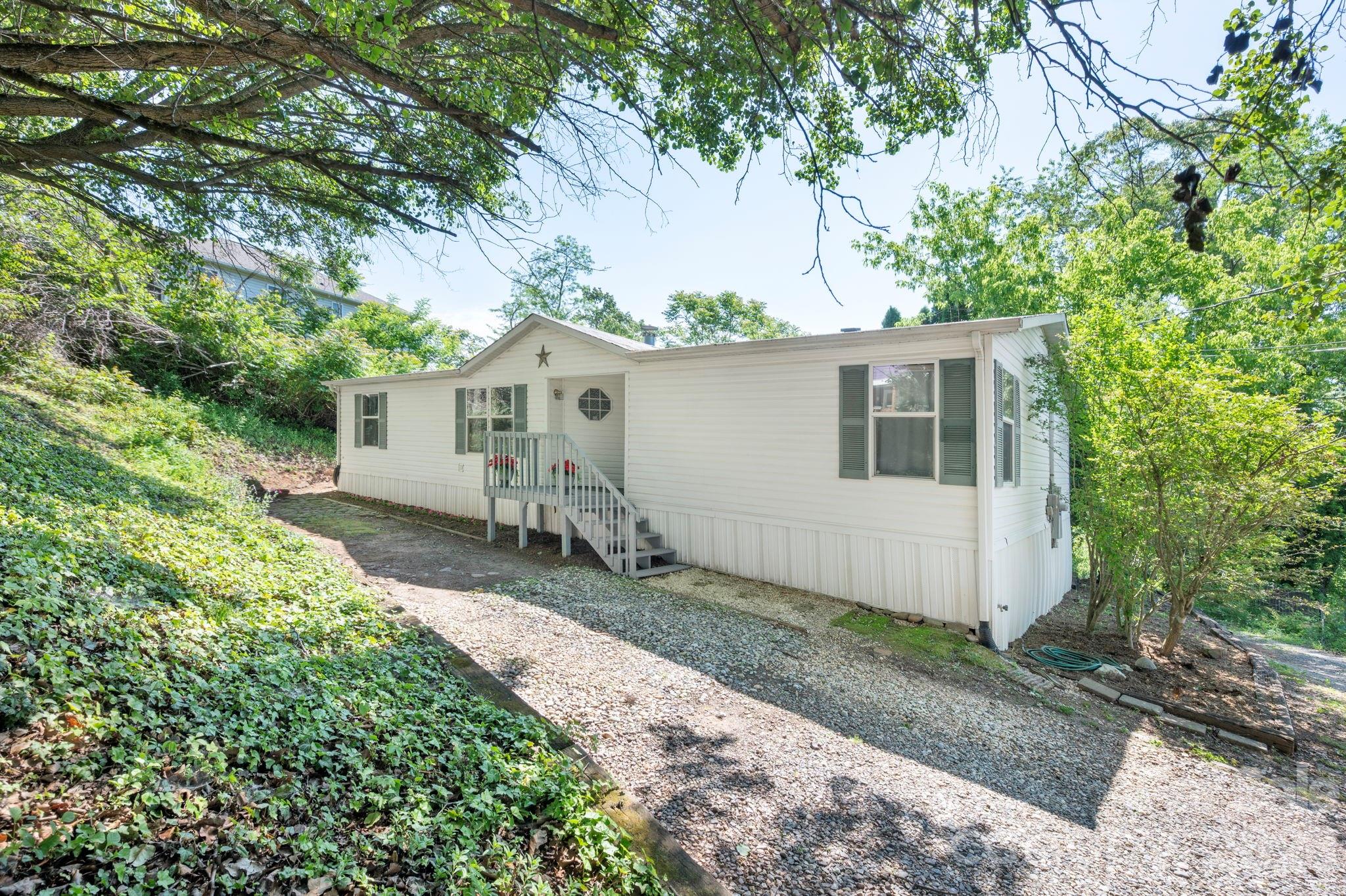 66 Green Oak Road Asheville, NC 28804 - Photo 3 of 35