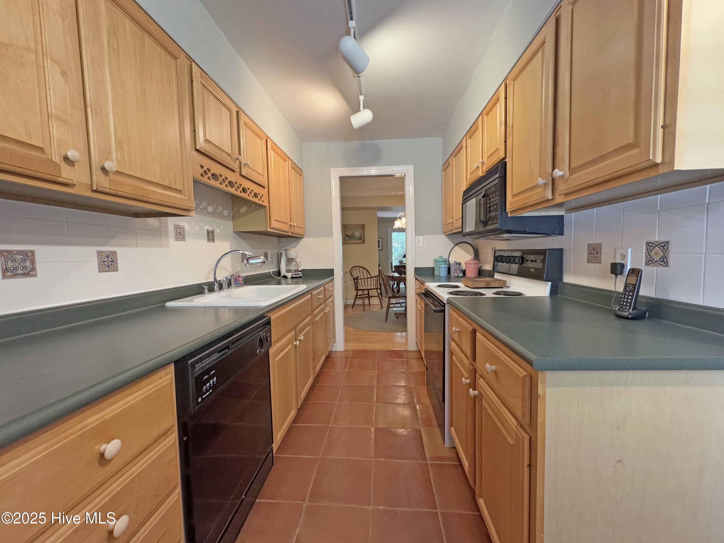 190 Palmetto Road, Unit 21 Pinehurst, NC 28374 - Photo 7 of 26 Amazing Counterspace