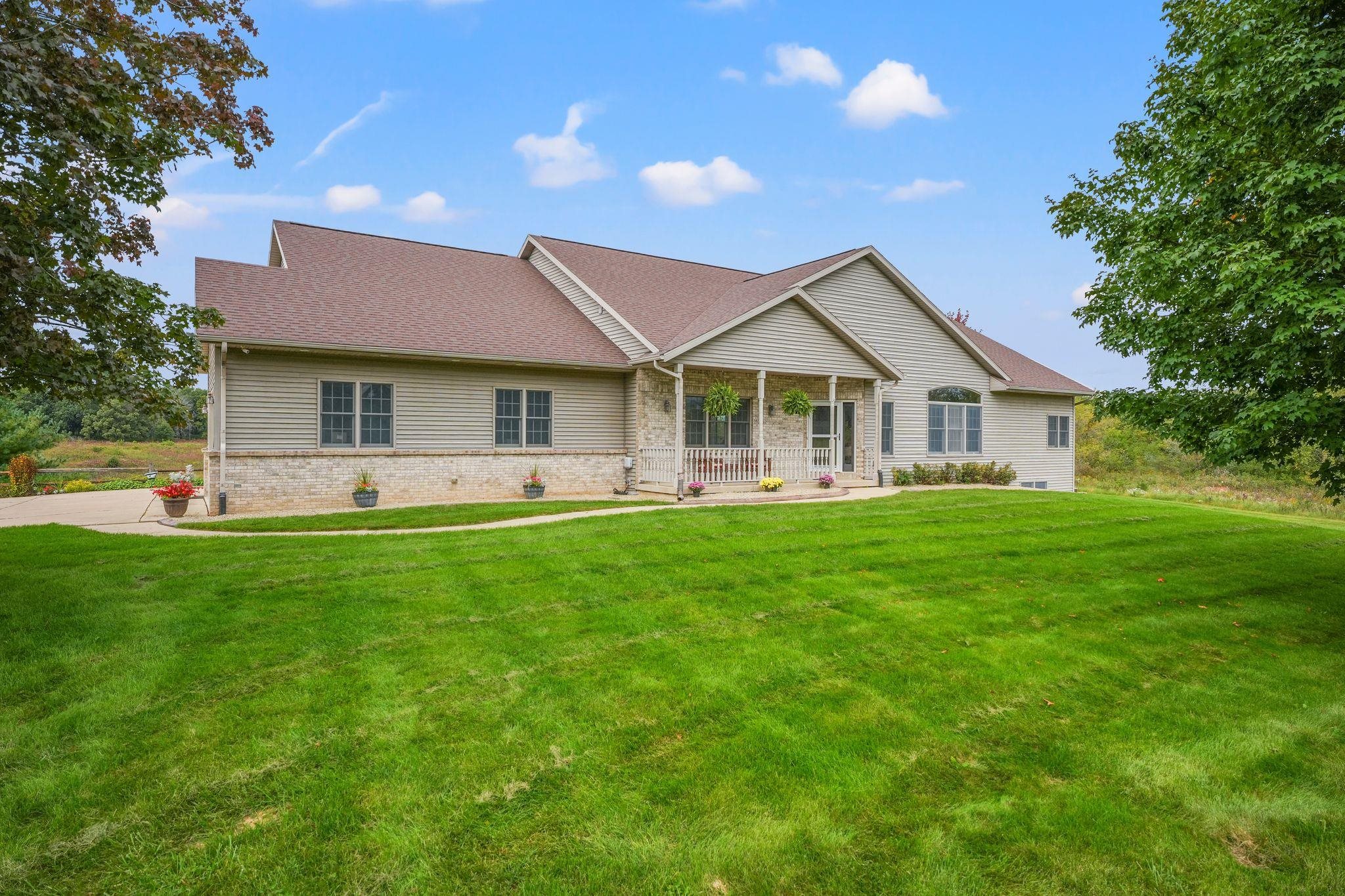 852 Canal Road Marshall, WI 53559 - Photo 4 of 61 Gallery Image 4