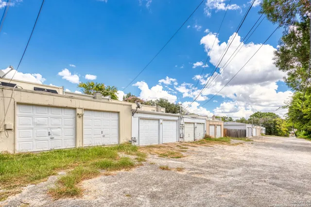 $170,000 | 420 Amistad Boulevard, Universal City, TX 78148