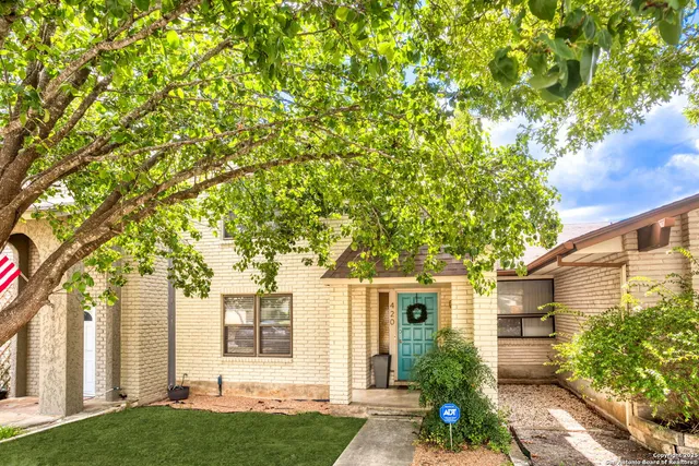 $170,000 | 420 Amistad Boulevard, Universal City, TX 78148