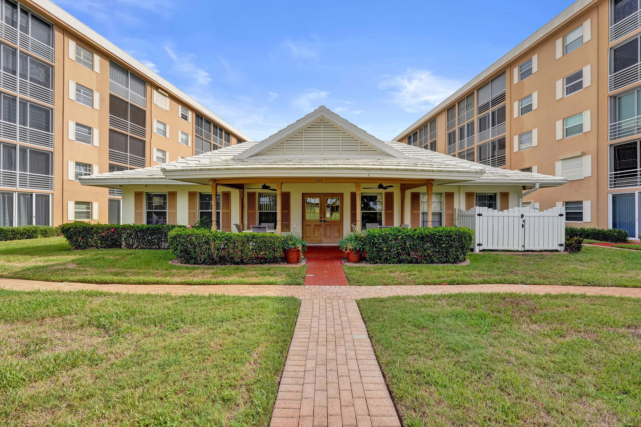 304 Golfview Road, Unit 304 North Palm Beach, FL 33408 - Photo 22 of 39 Waterway East-Clubhouse 1