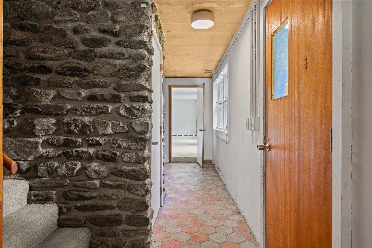 765 Upper Hollow Road Stowe, VT 05672 - Photo 5 of 60