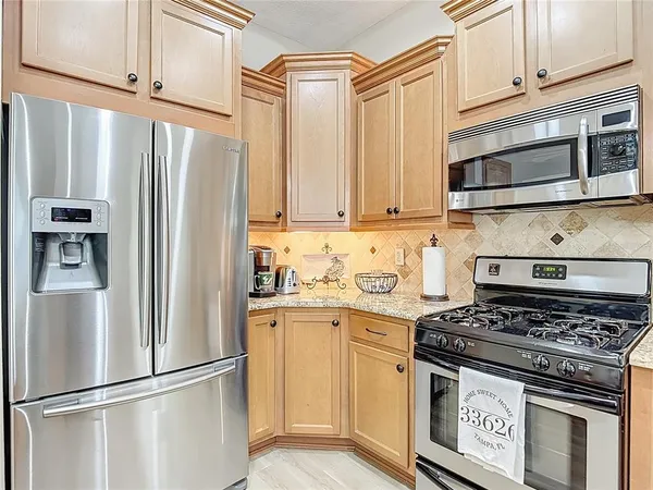 $4,800 | 9906 Bennington Drive, Tampa, FL 33626