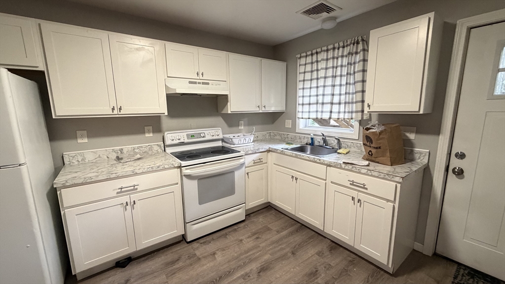 174 Locust Street Springfield, MA 01108 - Photo 17 of 35 Gallery Image 17