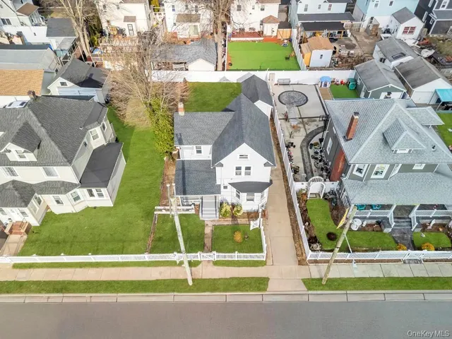 $679,999 | 297 East Columbia Street, Hempstead, NY 11550