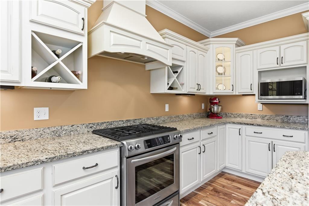 280 Sienna Trail Venetia, PA 15367 - Photo 18 of 37 a kitchen with granite countertop a sink stove and cabinets