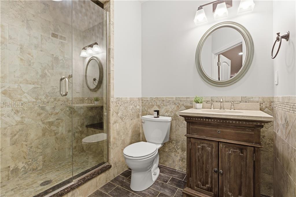 280 Sienna Trail Venetia, PA 15367 - Photo 29 of 37 a bathroom with a toilet sink vanity and mirror