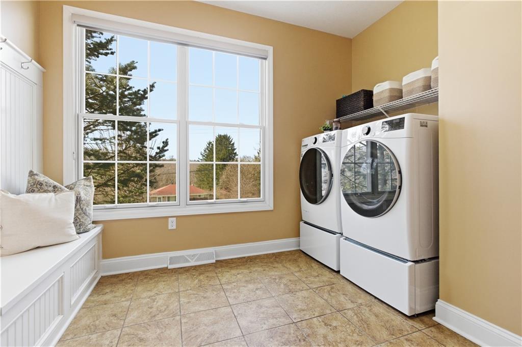 280 Sienna Trail Venetia, PA 15367 - Photo 34 of 37 a utility room with dryer and washer