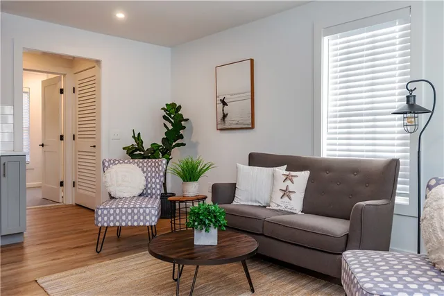 $409,900 | 32 Exchange Street, Unit 1A, East Greenwich, RI 02818