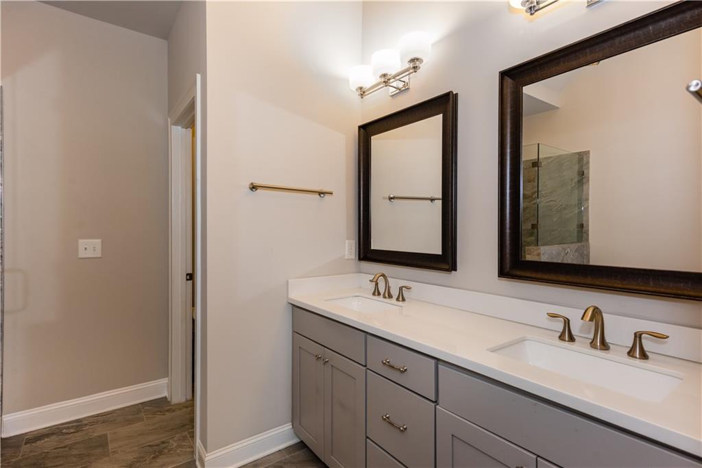 5247 Cresslyn Ridge Alpharetta, GA 30005 - Photo 27 of 38 a bathroom with 2 sink and a mirror