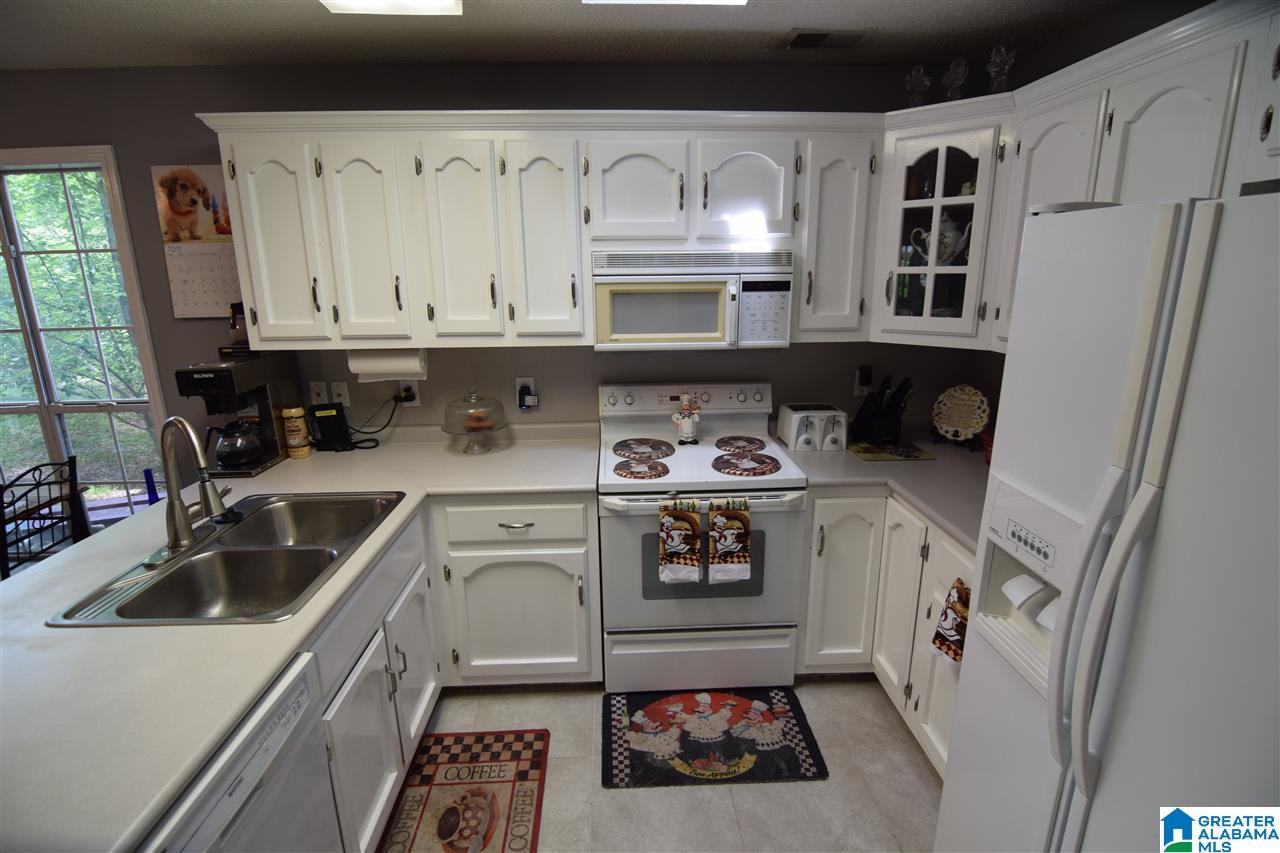 208 Greenfield Lane Alabaster, AL 35007 - Photo 14 of 41