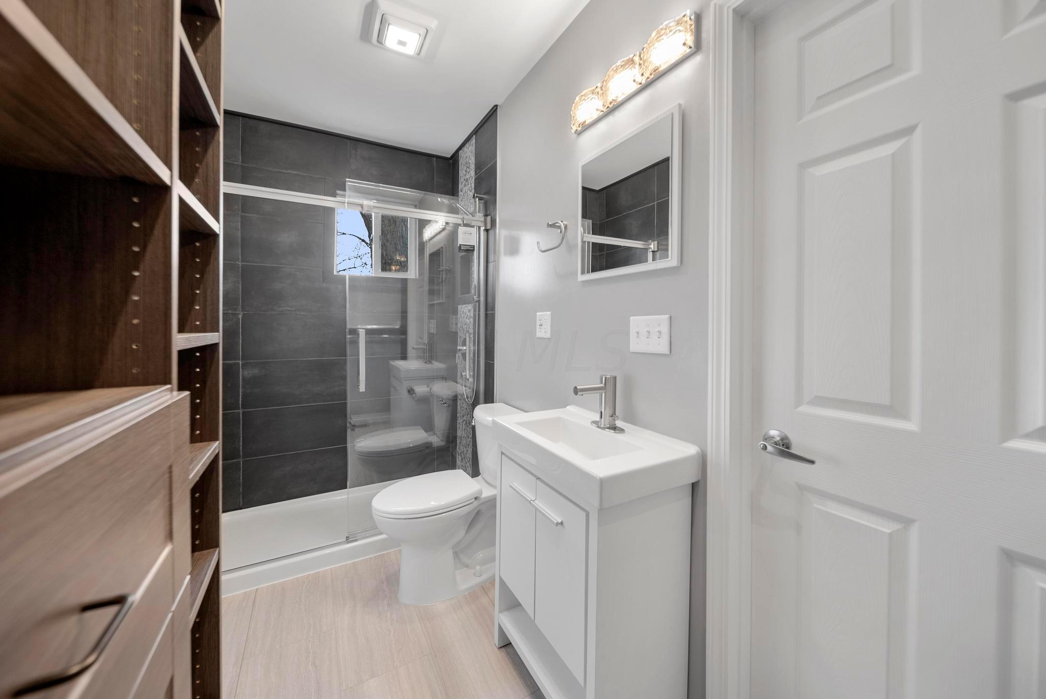 2023 Ferris Road Columbus, OH 43224 - Photo 12 of 24 Room 1 en-suite Bathroom