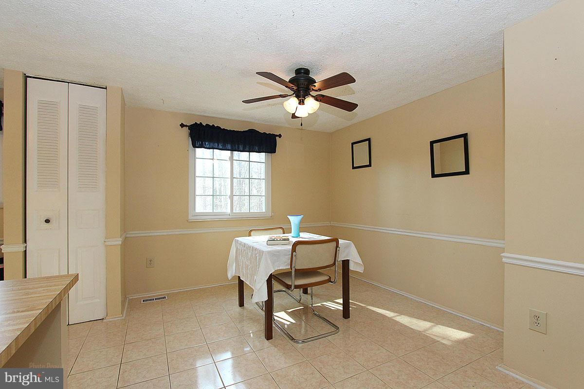 10316 Apple Ridge Road Gaithersburg, MD 20886 - Photo 9 of 30 Kitchen