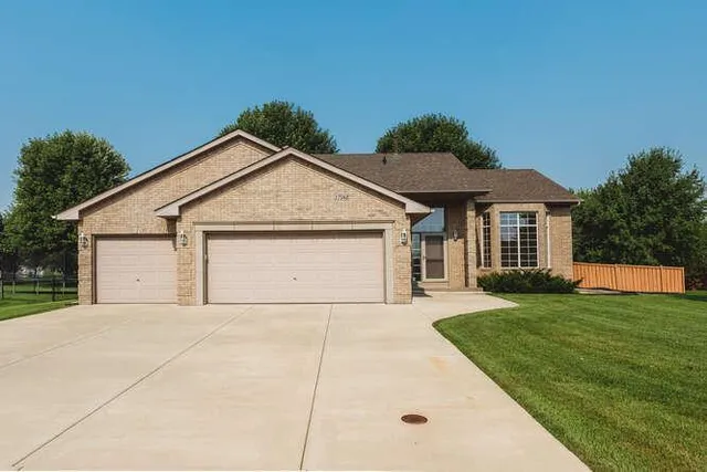 $3,495 | 17583 Foxboro Lane, Lakeville, MN 55024