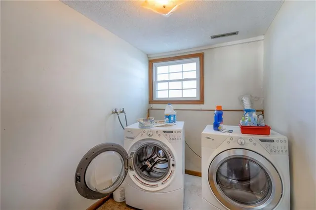 $340,000 | 25807 Highway 58, Pleasant Hill, MO 64080