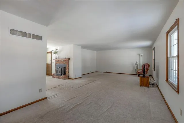 $340,000 | 25807 Highway 58, Pleasant Hill, MO 64080