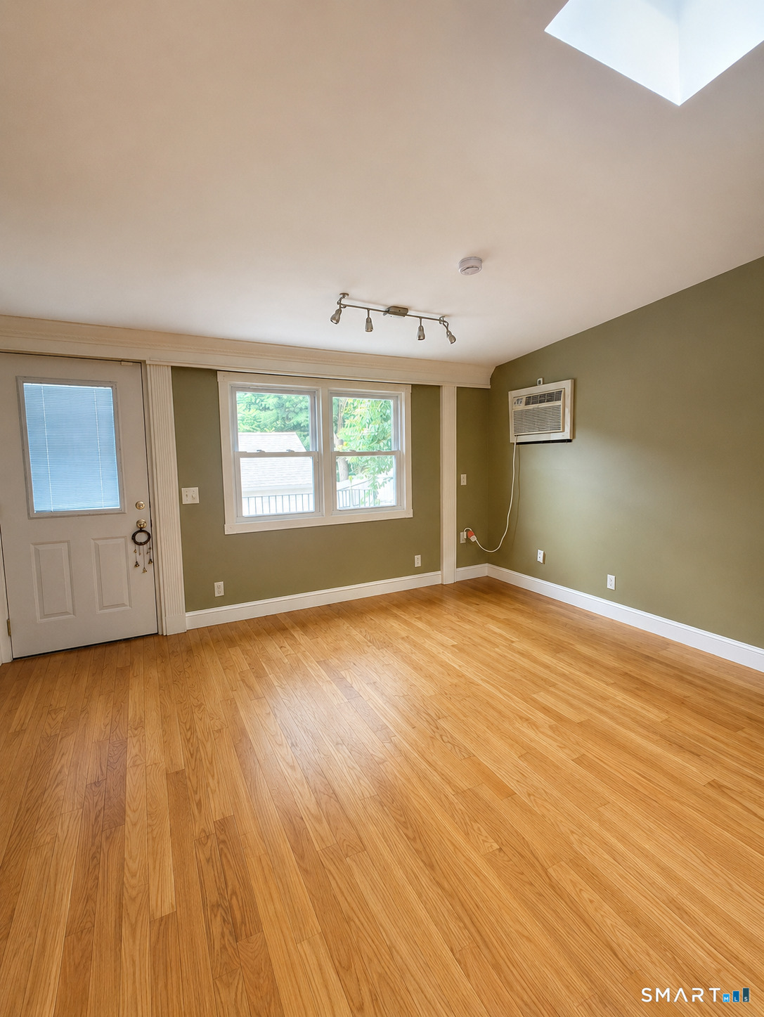 561 Hopewell Road Glastonbury, CT 06073 - Photo 6 of 21