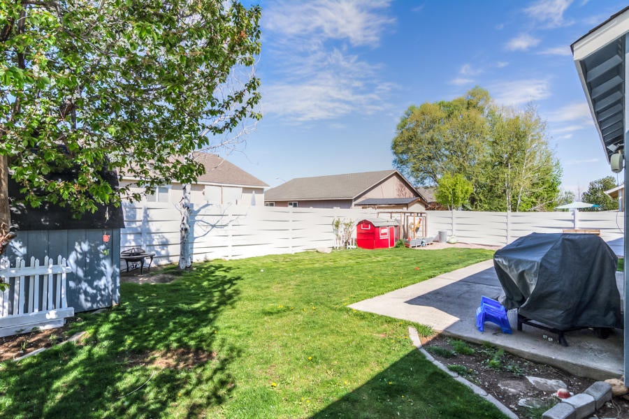 2035 Southwest 35th Street Redmond, OR 97756 - Photo 22 of 24 35th St SW 2035 (28 of 31)