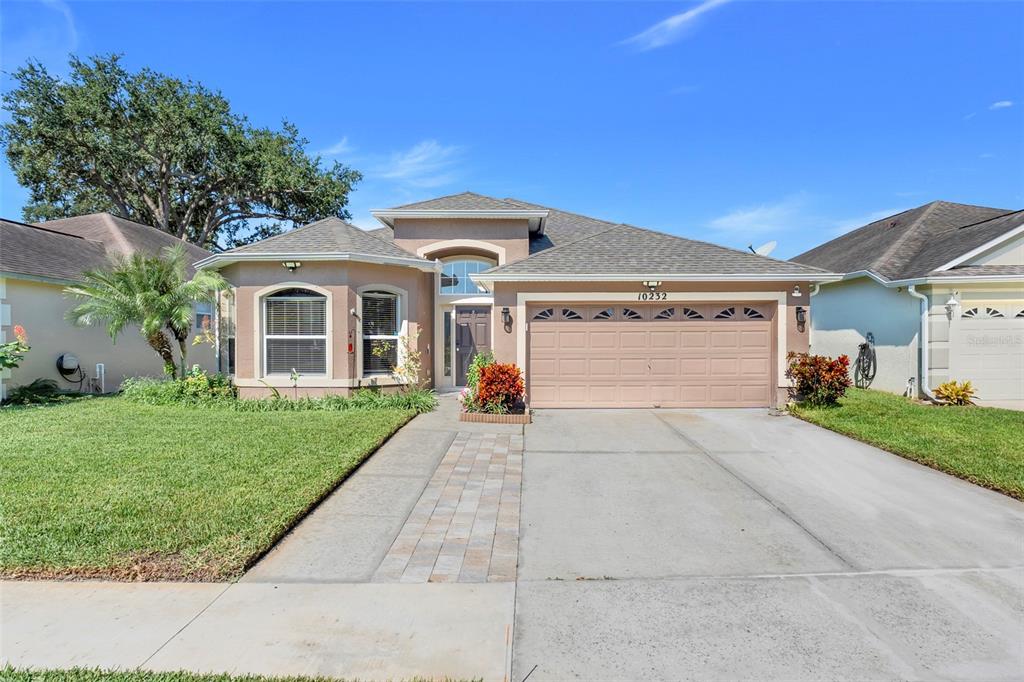 10232 Andover Point Circle Orlando, FL 32825 - Photo 2 of 33 front view of a house with a yard