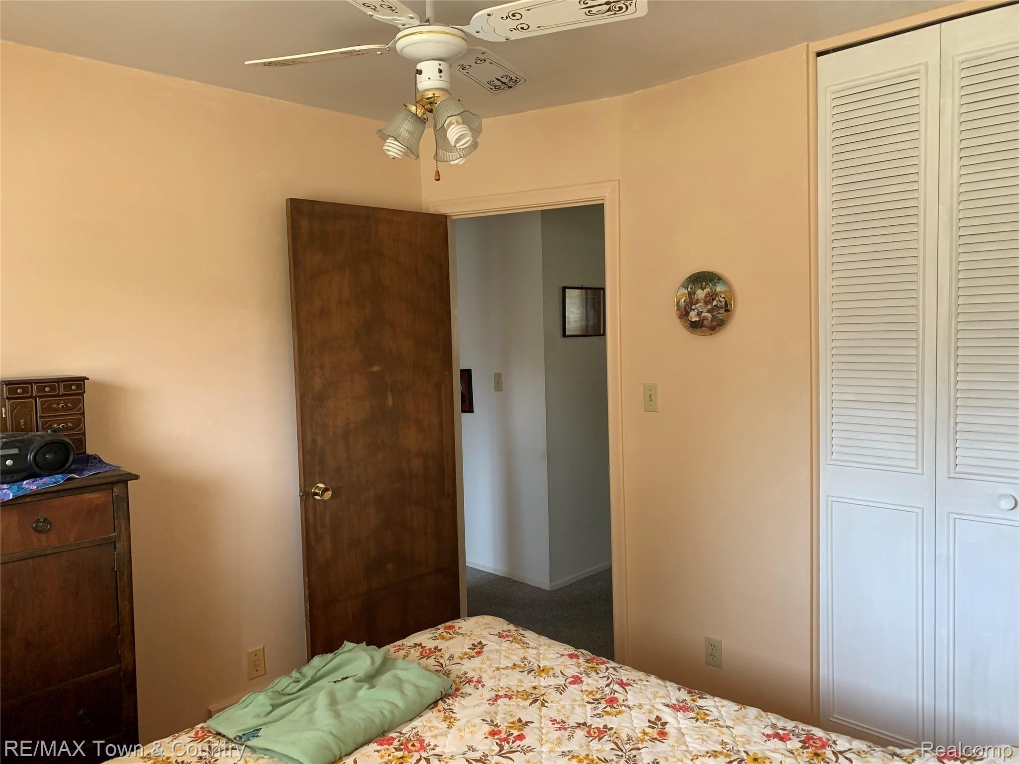 5383 Flushing Road Flushing, MI 48433 - Photo 16 of 28 flushing bedroom3.jpg
