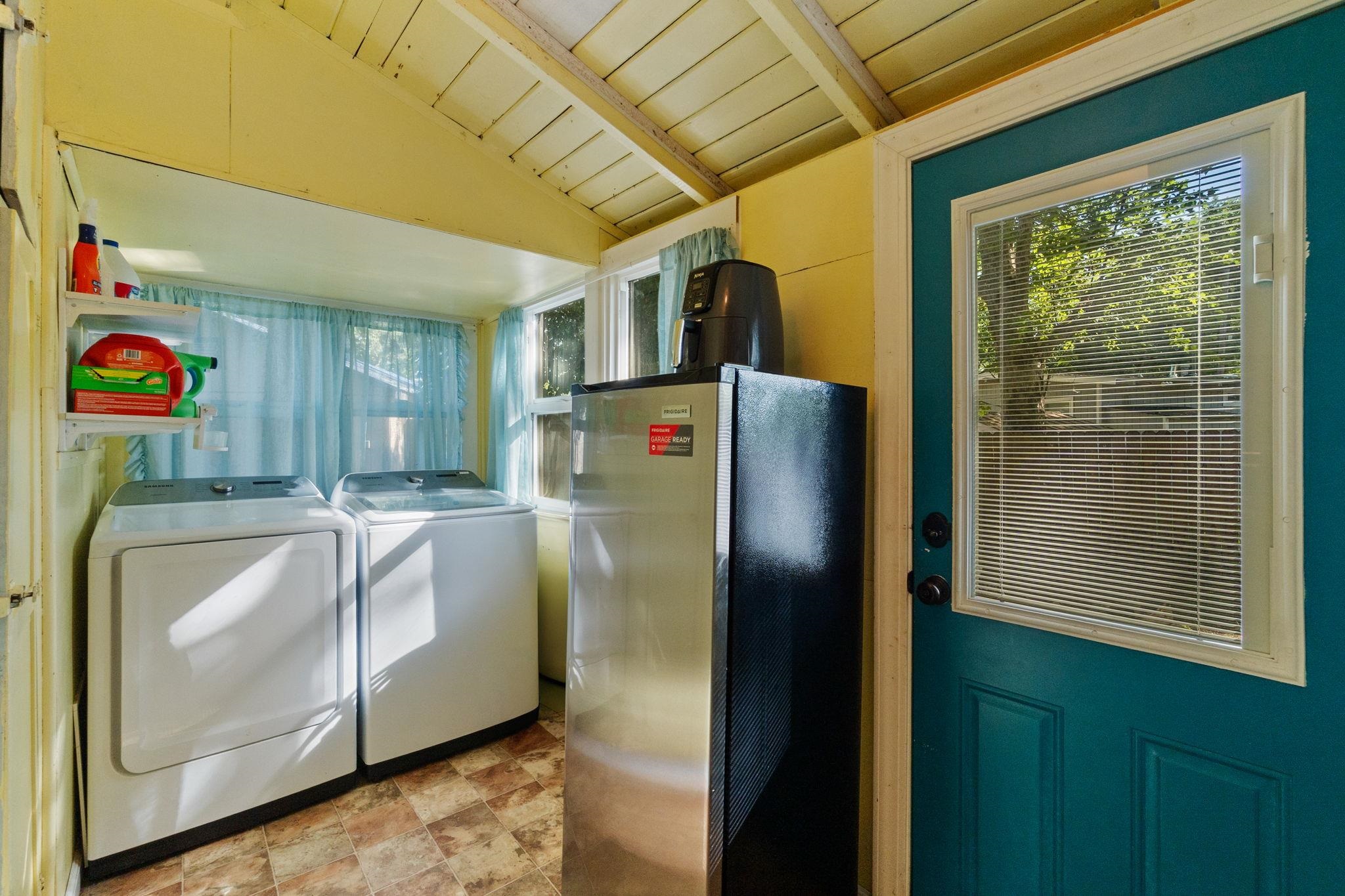 355 Jackson Street Red Bluff, CA 96080 - Photo 14 of 24 a utility room with dryer and washer
