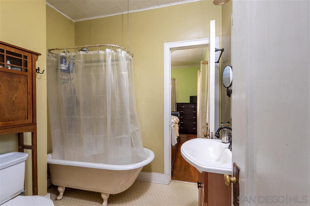 2561 E Street San Diego, CA 92102 - Photo 12 of 23