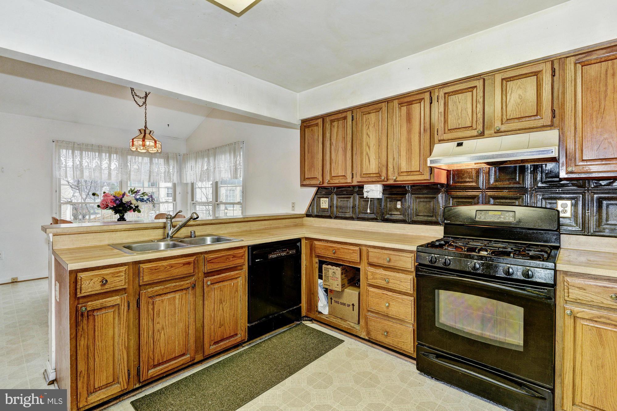 8005 Craddock Road Greenbelt, MD 20770 - Photo 6 of 22 Kitchen