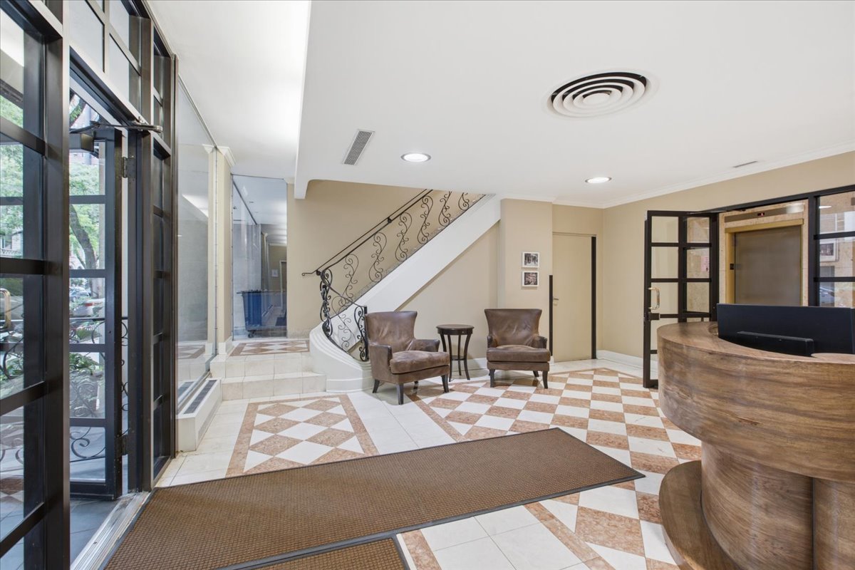 33 East Cedar Street, Unit 5B Chicago, IL 60611 - Photo 2 of 14
