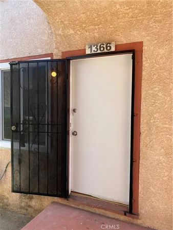 $1,950 | 1366 West 37th Place, Los Angeles, CA 90007