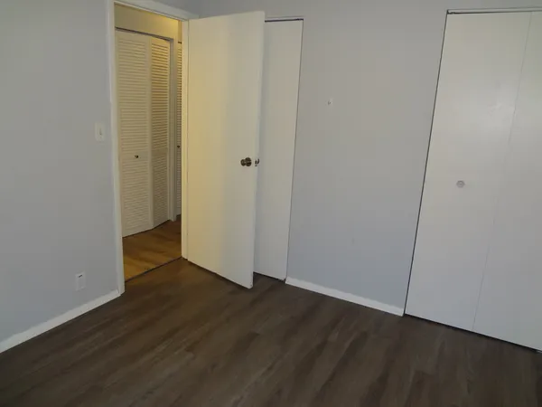 $284,600 | 113 Hickory Drive, Carpentersville, IL 60110