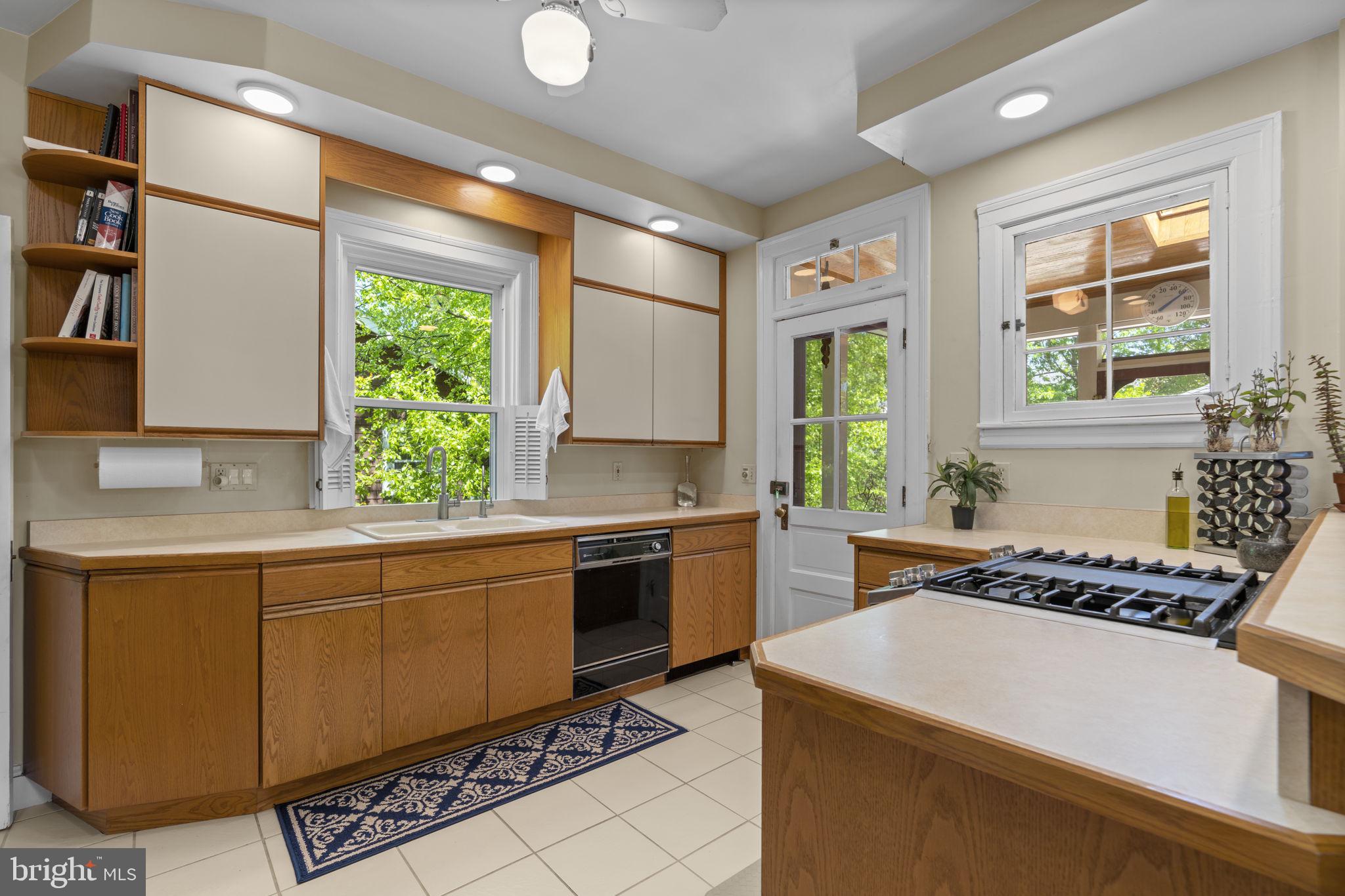 707 Brookwood Road Baltimore, MD 21229 - Photo 7 of 35 Gallery Image 7