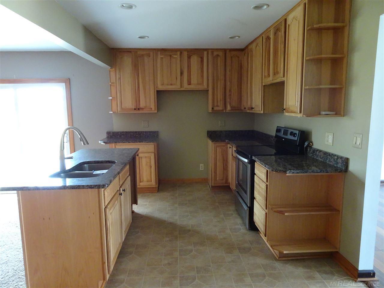 25003 Rubin Road Warren, MI 48089 - Photo 7 of 19 31314463-6.JPG