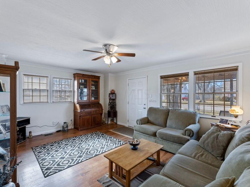930 Bucknell Road Columbus, OH 43213 - Photo 6 of 13 Living Room.1