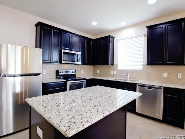 $2,000 | 154 Hidden Knoll, Selma, TX 78154