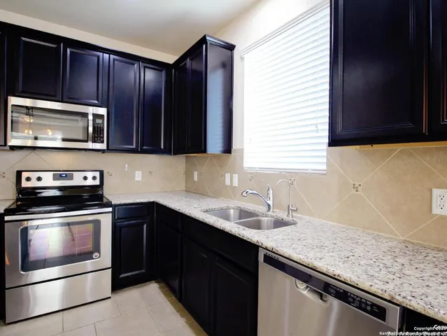 $2,000 | 154 Hidden Knoll, Selma, TX 78154