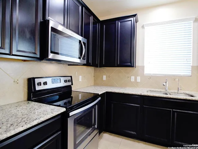 $2,000 | 154 Hidden Knoll, Selma, TX 78154