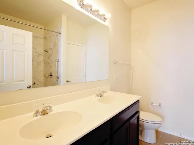 $2,000 | 154 Hidden Knoll, Selma, TX 78154