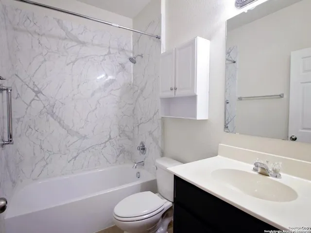 $2,000 | 154 Hidden Knoll, Selma, TX 78154