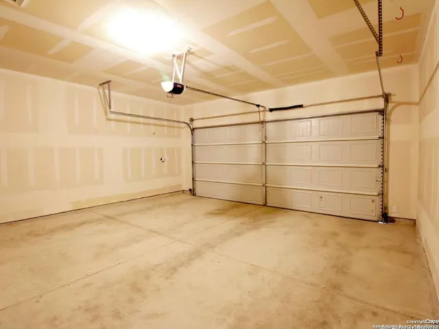 $2,000 | 154 Hidden Knoll, Selma, TX 78154