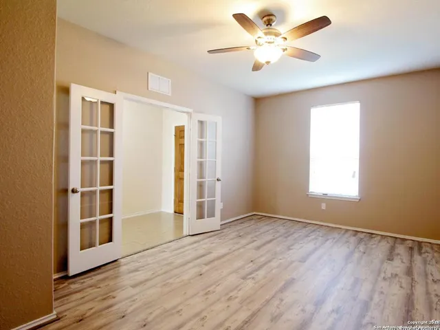 $2,000 | 154 Hidden Knoll, Selma, TX 78154