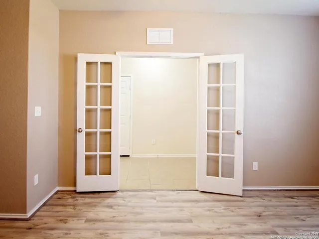 $2,000 | 154 Hidden Knoll, Selma, TX 78154