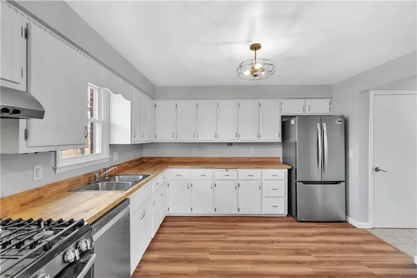 $499,000 | 1060 Pittsburgh Road, Valencia, PA 16059
