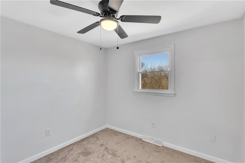 1060 Pittsburgh Road Valencia, PA 16059 - Photo 27 of 45 Upper Lev - BDR 4