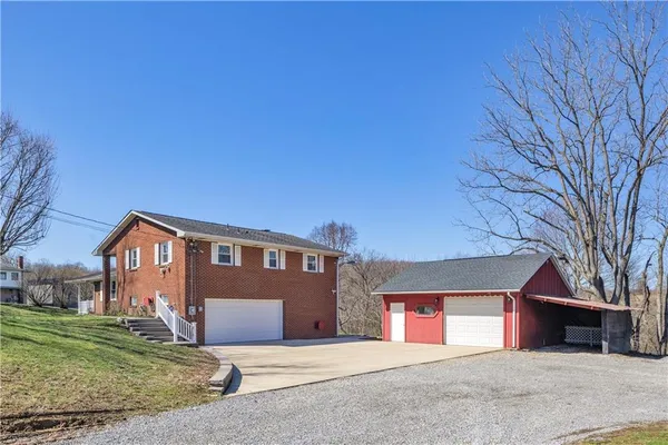 $499,000 | 1060 Pittsburgh Road, Valencia, PA 16059