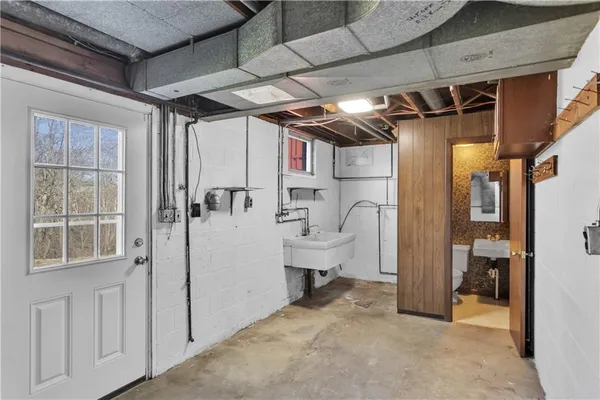 $499,000 | 1060 Pittsburgh Road, Valencia, PA 16059