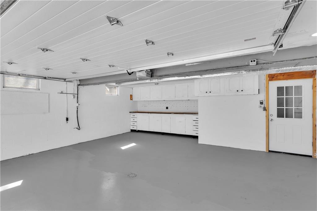 1060 Pittsburgh Road Valencia, PA 16059 - Photo 36 of 45 Integral Garage