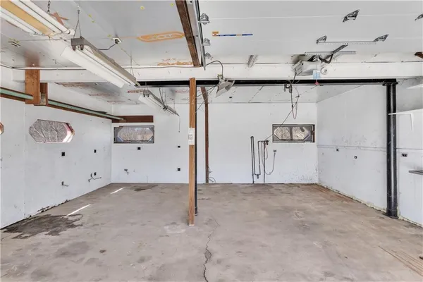 $499,000 | 1060 Pittsburgh Road, Valencia, PA 16059