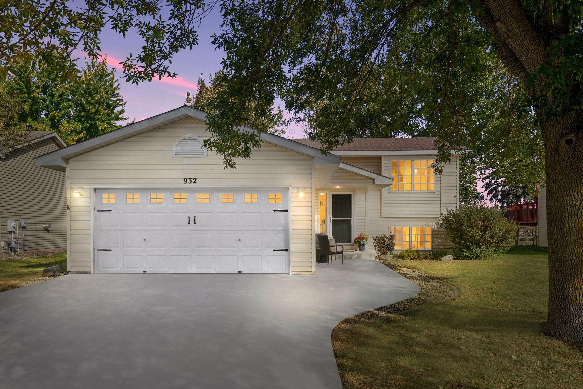 932 Sparrow Road Waconia, MN 55387 - Photo 2 of 37 Gallery Image 2